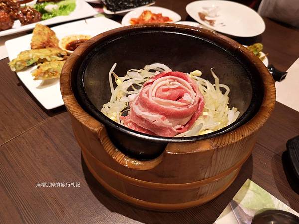 台中文心秀泰裡的韓式料理,小菜無限供應|涓豆腐 文心秀泰店