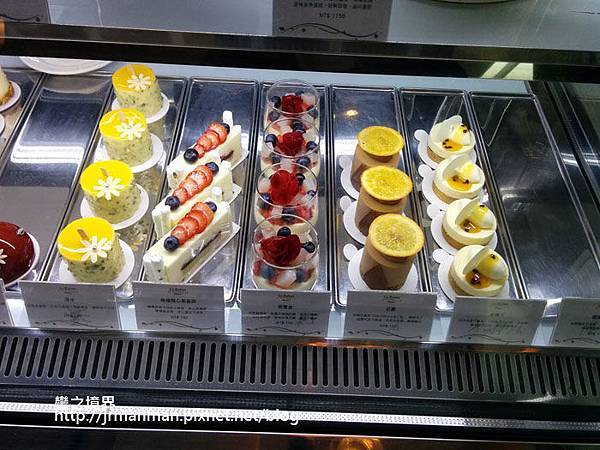 0102Le Ruban04.jpg 0102Le Ruban04.jpg