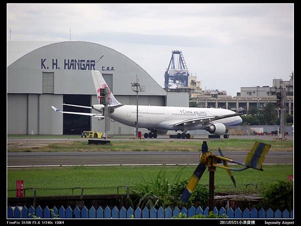 20110521小港機場賞機06.jpg