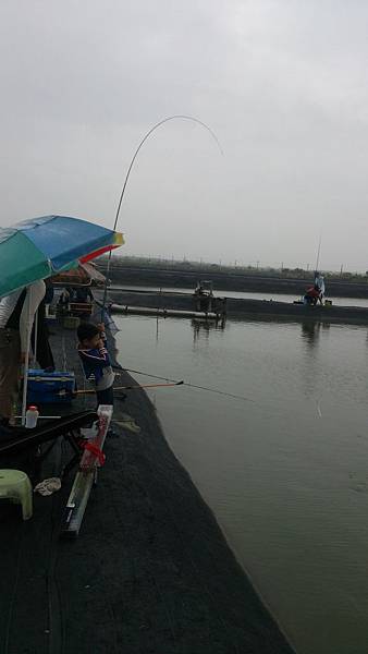 池邊童趣