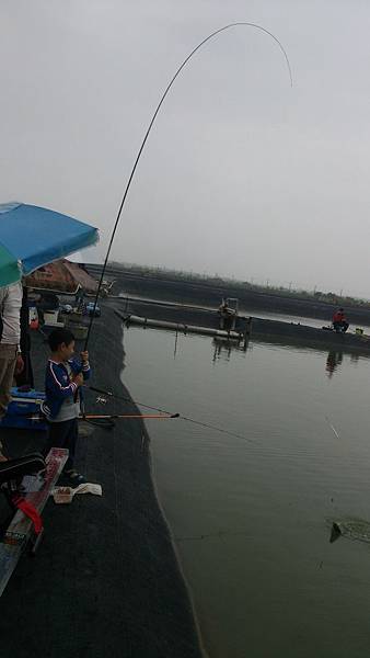 池邊童趣