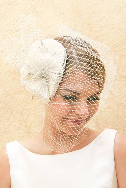 bridal-veils-hair-accessories-by-suzy-orourke-birdcage-veil-with-flower__full
