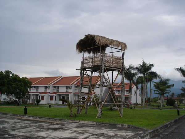 有原住民風味的瞭望台.JPG