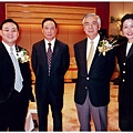 3-13(自左)聯合報系副總經理王文杉(現任董事長),(右二)聯廣廣告董事長賴東明&Judy於香格里拉宴會廳合影2006年