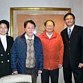 5-3(自右)華盟創辦人&著名講師張淡生,海內外卓越演說家傅佩榮教授,股市教父胡立陽與Judy於香宮合影2011-2-14