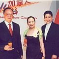 2聯合報董事長王必成賢伉儷出席加拿大辦事處盛大晚宴& Judy於遠東飯店宴會廳合影