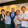 7(自右)吳承浩董事長,蘇州學院榮譽院長吳建國,鼎鉉投資董事長龔金源& Judy於上海醉月樓