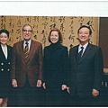 6(自右)卡內基訓練中心董事長黑幼龍,卡內基執行長夫婦 & Judy 於飯店大廳合影
