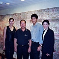 13(自左)女兒Wennie,林瑞禎董事長,兒子Max & Judy於上海醉月樓合影
