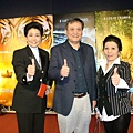 16-3《少年PI》慶功宴-(自右)曾秋燕董事長,導演李崗與Judy於台中市政府合影2013-3-3