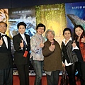 16-1《少年PI》慶功宴-(自右)天雕博物館館長白滄沂,Judy,李崗夫人陳煥華,李安母親楊思莊,曾秋燕董事長&名畫家王迎春於台中市政府合影2013-3-3