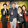 16-4《少年PI》慶功宴-(自右)名畫家王迎春,曾秋燕董事長,導演李崗與Judy於台中市政府合影2013-3-3