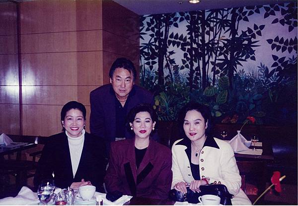 18(自右)名演員胡錦,凌波暨先生金漢與陸莉玲於遠東飯店餐廳合影