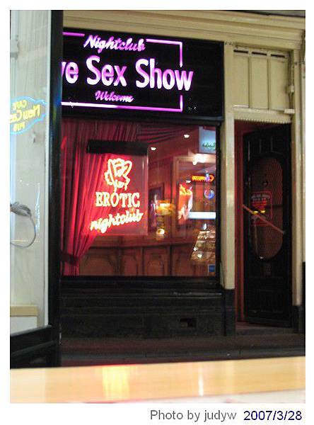 Live Sex Show  我沒進去看啦  XDD