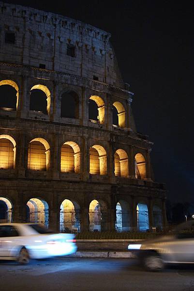 夜晚的羅馬競技場