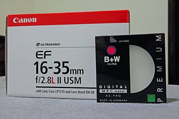 CANON EF 16-35mm f/2.8L II USM (公司貨)、CANON EW-88 原廠遮光罩、B+W MRC XS-Pro Digital 82mm (超薄保護鏡)