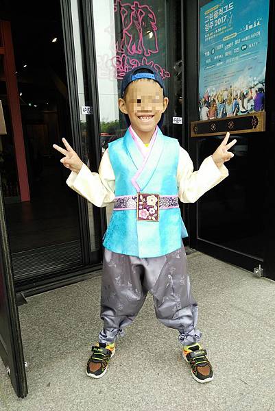 2017/07韓國/慶州 大陵苑停車場旁的韓服出租店