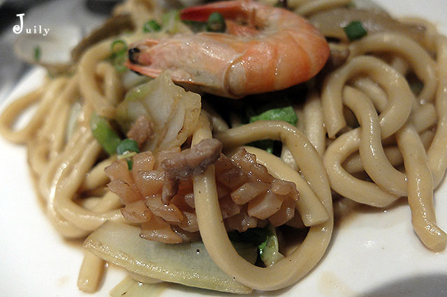 隱身巷弄裡的家庭式餐館，190廚房