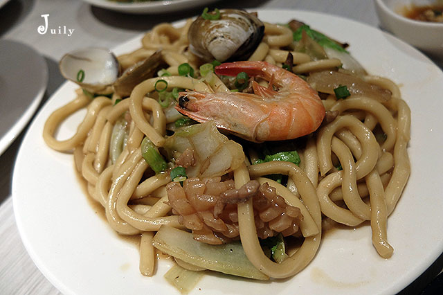 隱身巷弄裡的家庭式餐館，190廚房