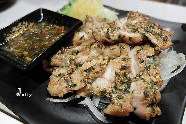 隱身巷弄裡的家庭式餐館，190廚房