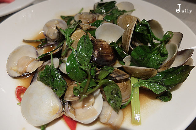 隱身巷弄裡的家庭式餐館，190廚房