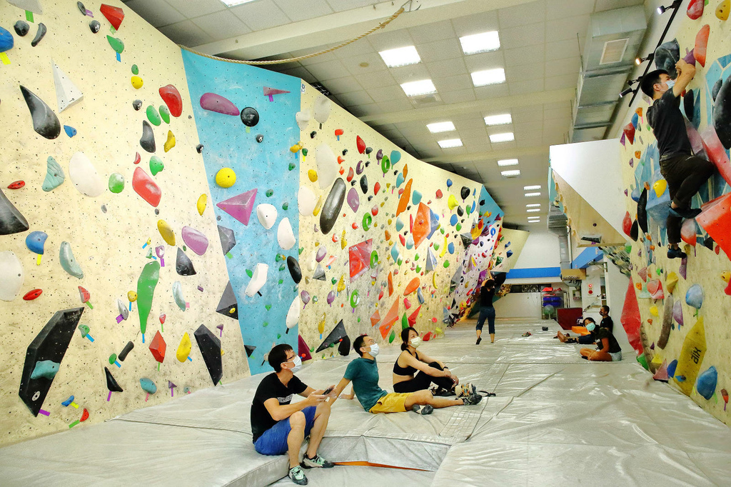 新莊｜POGO攀岩館：挑戰自我的室內輕旅行！攀岩抱石初體驗，力量與技巧的結合 輕旅行