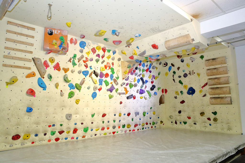 新莊｜POGO攀岩館：挑戰自我的室內輕旅行！攀岩抱石初體驗，力量與技巧的結合 輕旅行