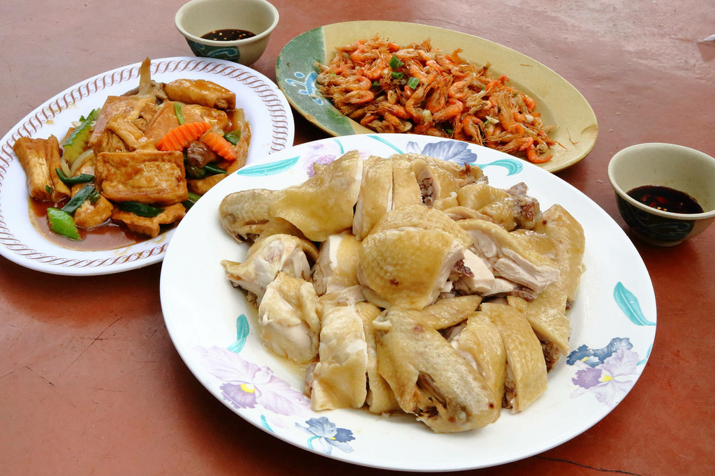 陽明山土雞景觀餐廳推薦，竹子湖杉木林餐廳白斬雞、野菜、寵物友