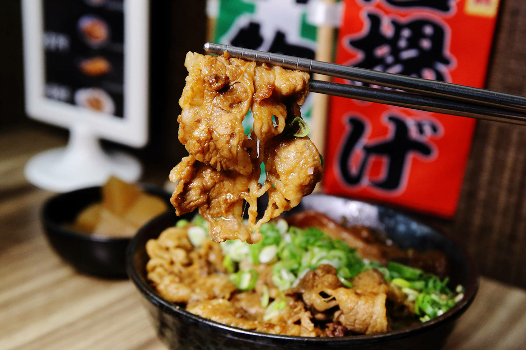 永和美食爆量肉丼，久似丼永貞店，份量超多滿到看不到白飯，大胃