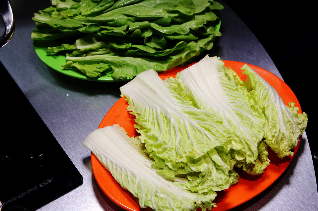 饒河夜市美食推薦，蘇記嘀兜雞台北松山店，獨門祕製超濃郁大骨湯