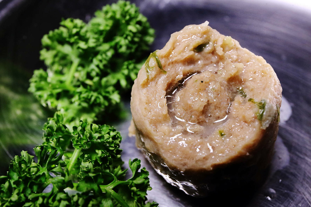 饒河夜市美食推薦，蘇記嘀兜雞台北松山店，獨門祕製超濃郁大骨湯