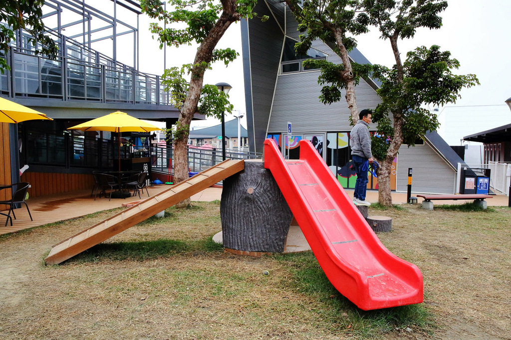 台中全新寵物餐廳開幕！瘋狂尾巴寵物遊樂園，結合了寵物餐廳、寵