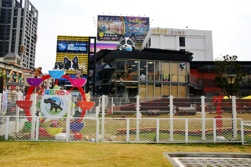 台中全新寵物餐廳開幕！瘋狂尾巴寵物遊樂園，結合了寵物餐廳、寵