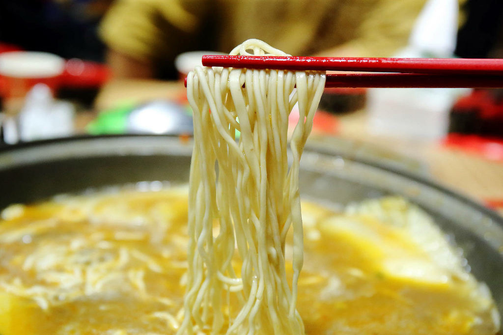 桃園牛肉火鍋推薦！滿心圓牛肉鍋，特殊牛肉口味湯頭香醇濃郁，以