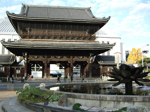 擁有「世界最大規模的木造建築御影堂」的東本願寺，是我們在京都的最後一個行程