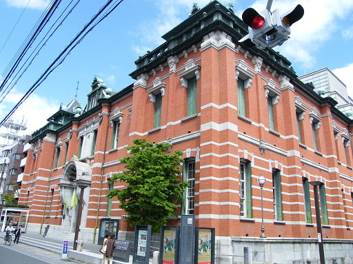 和後來落成的博物館新館共同展出各種有關京都市歷史、電影、飲食文化及現代美術等主題展覽。