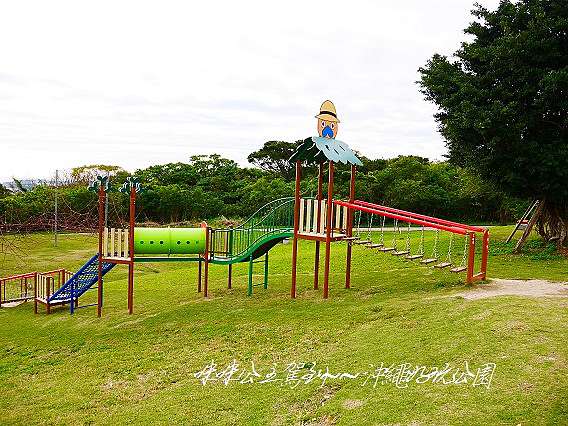 沖繩17最新公園 Gusukurodo Park グスクロード公園 超刺激環繞整圈只靠雙手抓的吊繩流籠 星星形狀環繞360度巨大繩網爬繩 可以看海景的好玩公園