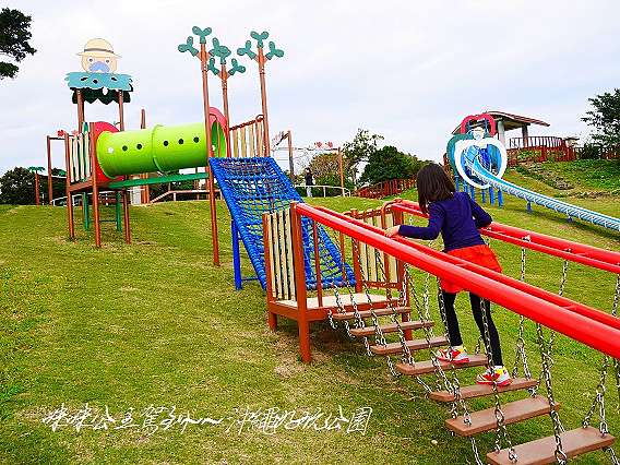 沖繩17最新公園 Gusukurodo Park グスクロード公園 超刺激環繞整圈只靠雙手抓的吊繩流籠 星星形狀環繞360度巨大繩網爬繩 可以看海景的好玩公園