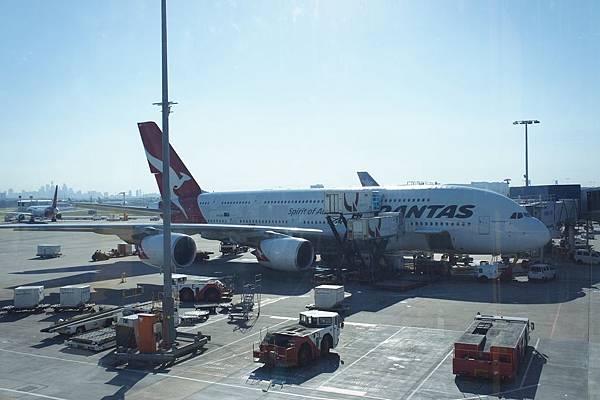 4.11 QF127 A380b.jpg