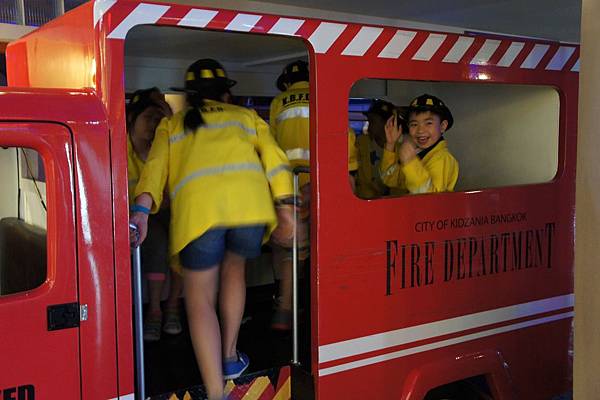 6.19 KidZania 14a.jpg