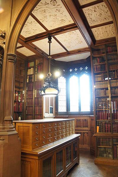 1.3 Manchester - John Rylands Library 7a.jpg