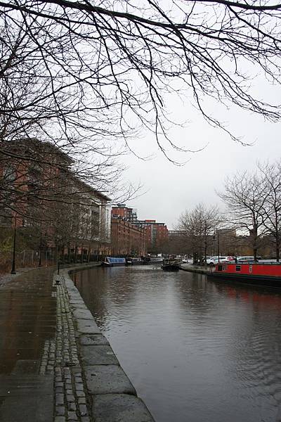 1.3 Manchester - canal 1a.jpg