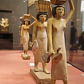 2.2 Paris - Louvre 137- Defile de porteuses d%5Coffrandesa.jpg