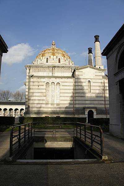 2.15 Paris - Pere Lachaise Cemetery 6a.jpg