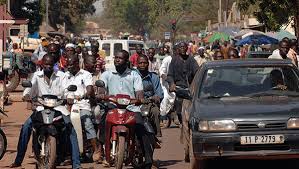 Typical street scene(街景) in Ouagadougou, Burkina Faso