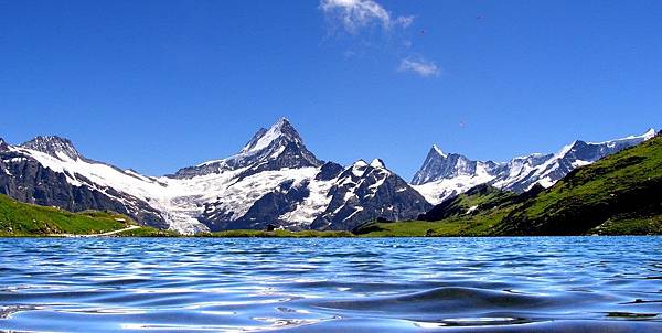 Bachalpsee,_Schreckhorn,_Finsteraarhorn.jpg