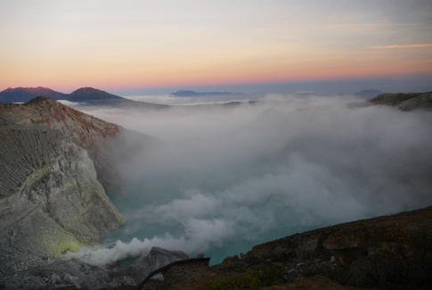 curtain 伊真火山1.png