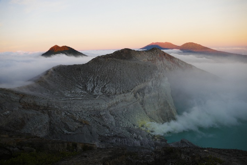 curtain 伊真火山2.png