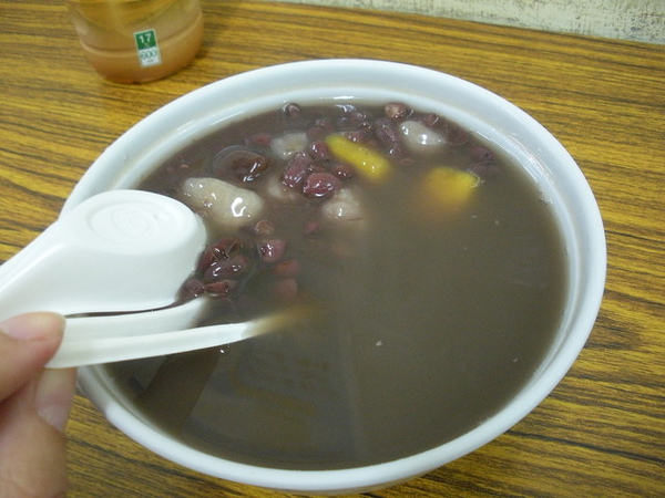 下午冷了喝碗芋圓紅豆湯