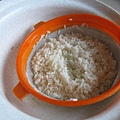 日本米一把，浸泡过夜后滤干水